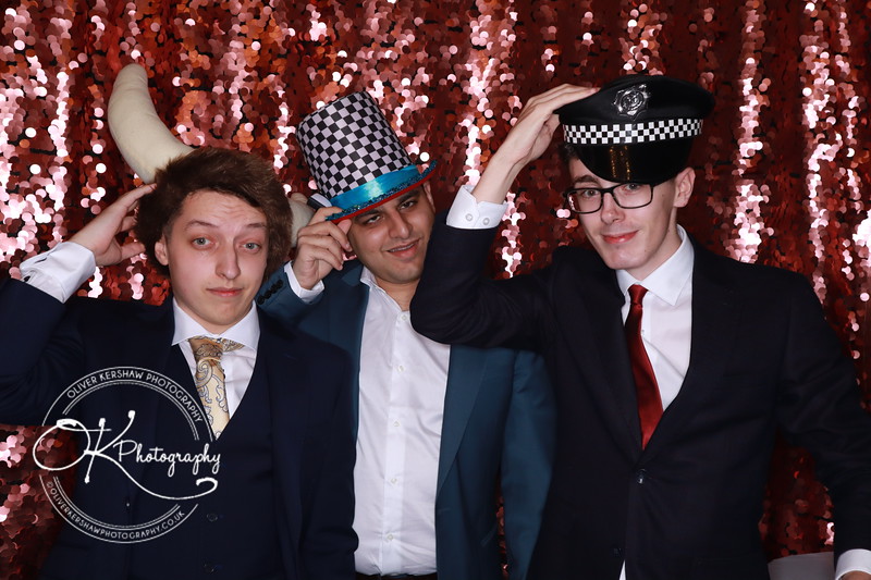 Featured image for “Wedding Venues That Allow Photo Booths: Find the Perfect Spot for Fun and Memories”